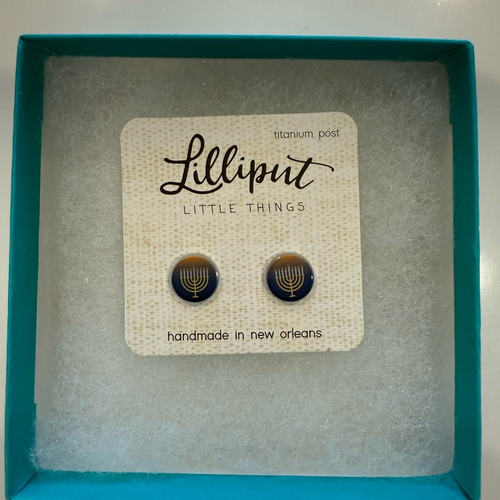 Mickey Mouse and Minnie mouse Hanukkah light up lounge fly and earrings. - Picture 6 of 6